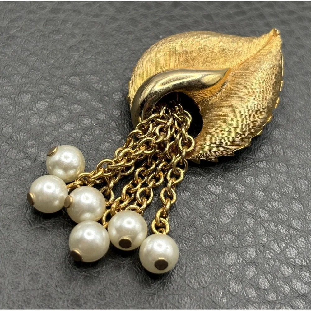 Vintage Waterfall Chain Tassel Brooch Pearl Beads Dangle Pin Gold Tone